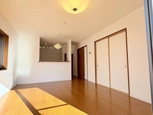 【千葉県/柏市西原】千葉県柏市西原6丁目 一戸建て 日差しが差し込む明るいリビング