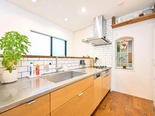 【東京都/渋谷区富ヶ谷】東京都渋谷区富ヶ谷2丁目 一戸建て 使いやすいゆったりとしたシンクです。※家具・調度品は販売対象に含まれません。