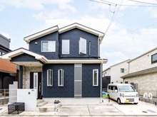 【東京都/町田市野津田町】東京都町田市野津田町 一戸建て 外観：2021年10月築。落ち着いた住環境が魅力の第一種低層住居専用地域内。駐車2台可(車種による)。