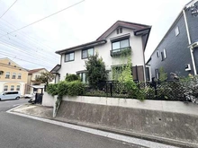 【神奈川県/横浜市南区六ツ川】神奈川県横浜市南区六ツ川2丁目 一戸建て 道路から少し上がっていますので、外からの視線も気になりにくいと思います