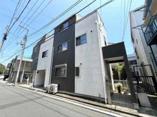 【神奈川県/横浜市中区小港町】神奈川県横浜市中区小港町3丁目 一戸建て 各居室や洗面所、浴室、トイレなどに窓があり、通風良好