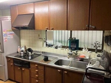 【東京都/世田谷区弦巻】東京都世田谷区弦巻5丁目 一戸建て 明るい小窓付きシステムキッチン