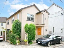 【東京都/杉並区永福】東京都杉並区永福4丁目 一戸建て 外観：京王井の頭線「永福町」駅へ徒歩9分。落ち着いた住環境です。敷地内に駐車スペース有り(車種制限有)。