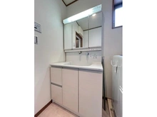 【神奈川県/川崎市中原区下小田中】神奈川県川崎市中原区下小田中6丁目 一戸建て 三面鏡裏収納付き洗面化粧台