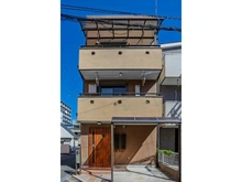 【大阪府/大阪市北区長柄東】大阪府大阪市北区長柄東3丁目 一戸建て 外観：地下鉄谷町線・堺筋線・阪急千里線「天神橋筋六丁目」駅まで徒歩13分で、都心方面への移動にも便利。