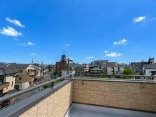 【大阪府/大阪市東淀川区大道南】大阪府大阪市東淀川区大道南2丁目 一戸建て 落ち着いた住環境です。遠くの空まで見渡せ、晴れた日には気持ちの良い青空を楽しむことができそうです。