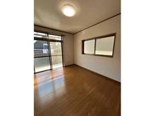 【兵庫県/西宮市能登町】兵庫県西宮市能登町 一戸建て 3面採光設計のLDKです。陽光が差し込む室内で、ご家族皆様でゆったりとお過ごしいただけます。
