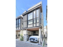 【東京都/文京区白山】東京都文京区白山4丁目 一戸建て 外観：2021年10月築、野村不動産分譲の都心型戸建。カースペースが1台分ございます(車種による)。