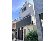 【東京都/品川区小山台】東京都品川区小山台1丁目 一戸建て 青空に白い外観が映えますね。