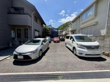 【兵庫県/神戸市灘区城の下通】兵庫県神戸市灘区城の下通3丁目 一戸建て 旭化成施工のヘーベルハウス。駐車場6台駐車可(車種による、※1台賃貸中)。ハイルーフの車も可。