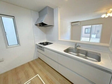 【埼玉県/さいたま市見沼区大字蓮沼】埼玉県さいたま市見沼区大字蓮沼 一戸建て 家族の時間が増える、システムキッチンお子様を見守りながら調理ができ、会話も弾む『対面式キッチン』