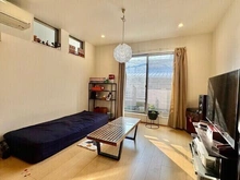 【東京都/荒川区西尾久】東京都荒川区西尾久7丁目 一戸建て LDKは約15.3帖の広さがあります。※家具・調度品は販売対象には含まれません。