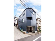 【東京都/文京区本駒込】東京都文京区本駒込4丁目 一戸建て 東京メトロ南北線「本駒込」駅徒歩13分。スーパーや学校が徒歩圏内で、子育て世帯にもおすすめです。