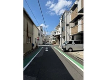 【東京都/荒川区西尾久】東京都荒川区西尾久7丁目 一戸建て 周辺は閑静な住宅街が広がります。スーパーなども近くにあり生活利便性も高い立地です。