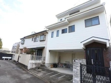 【愛知県/名古屋市千種区丸山町】愛知県名古屋市千種区丸山町3丁目 一戸建て 外観：地下鉄東山線「池下」駅徒歩10分、地下鉄桜通線「吹上」駅徒歩17分。鉄骨造3階建の住まいです。