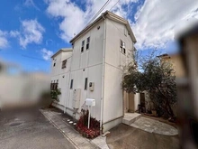 【京都府/京都市西京区桂坤町】京都府京都市西京区桂坤町 一戸建て 外観：白とベージュの中間色を基調にした、上品で落ち着きのある外観です。