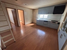 【兵庫県/尼崎市北竹谷町】兵庫県尼崎市北竹谷町2丁目 一戸建て 2階はLDKから洋室2部屋へつながる設計で、生活動線良好。ご家族を身近に感じられる間取りです。