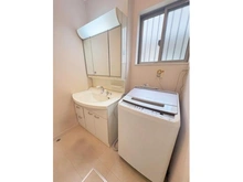 【埼玉県/さいたま市緑区大字大門】さいたま市緑区大字大門 中古一戸建て 三面鏡付き、使いやすい洗面台