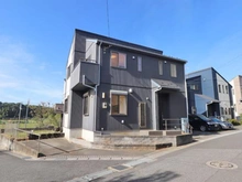 【千葉県/我孫子市湖北台】我孫子市湖北台10丁目 中古一戸建て カースペース２台分をご用意。南側には田園風景が拡がります