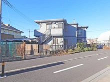 【千葉県/松戸市下矢切】松戸市下矢切 中古一戸建て 外環道側道からの外観　歩道が整備されております(外環に面している窓は二重サッシです)