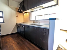 【千葉県/松戸市下矢切】松戸市下矢切 中古一戸建て 2階のキッチンはカウンターキッチン　収納にも配慮