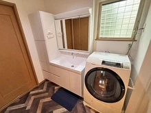 【千葉県/流山市市野谷】流山市市野谷 中古一戸建て 三面鏡裏収納を採用。化粧品や小物をスッキリ収納できます