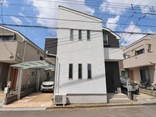【千葉県/松戸市新松戸】松戸市新松戸7丁目 中古一戸建て 外観：5LDK　2台駐車可能です（車種による）　2017年8月建築