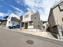 【千葉県/柏市南逆井】柏市南逆井2丁目 中古一戸建て 外観：閑静な住宅街に佇む4LDK。全室南向きで陽当たり良好！