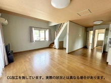 【東京都/町田市本町田】町田市本町田 中古一戸建て 2階リビング。17.7帖のLDKはバルコニーから入る明るさと風が安らげる空間を演出します。