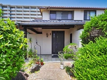 【神奈川県/藤沢市弥勒寺】藤沢市弥勒寺4丁目 中古一戸建て 玄関アプローチ