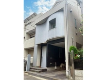 【東京都/練馬区上石神井】練馬区上石神井1丁目 中古一戸建て 外観：緩やかな曲線のお洒落な外観デザイン。