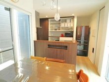 【東京都/中野区白鷺】中野区白鷺2丁目 中古一戸建て 両サイドにウッドデッキがある開放感のあるLDK。