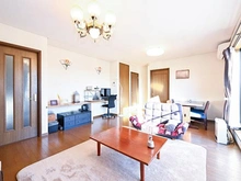 【東京都/世田谷区桜上水】世田谷区桜上水5丁目 中古一戸建て 2階リビング　南向きバルコニーの為、陽当たり良好です。