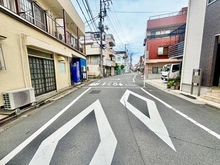 【東京都/墨田区墨田】墨田区墨田2丁目 中古一戸建て 前面道路：公道、幅員約７.１ｍ　コンビニ・スーパーまで徒歩５分圏内の立地です