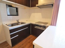 【埼玉県/和光市中央】和光市中央2丁目 中古一戸建て ワークトップが広く作業効率が時短になるL字キッチン