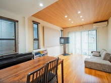 【埼玉県/さいたま市桜区田島】さいたま市桜区田島4丁目 中古一戸建て 2.7ｍの天井高のリビングは日当たり良好で開放的