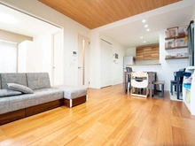 【埼玉県/さいたま市桜区田島】さいたま市桜区田島4丁目 中古一戸建て 木目調で快適性とゆとりをデザインしたリビング