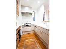 【埼玉県/さいたま市桜区田島】さいたま市桜区田島4丁目 中古一戸建て カウンターキッチンお料理しながらでもリビングのご家族と会話が出来ます。