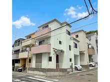【神奈川県/横浜市鶴見区馬場】横浜市鶴見区馬場4丁目 中古一戸建て 外観：外観写真【青空加工】土地面積（約62.41m2、約18.87坪）建物面積（約79.49m2）