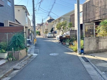 【東京都/中野区鷺宮】中野区鷺宮1丁目 中古一戸建て 前面道路。周辺は閑静な住宅街です。