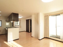 【東京都/練馬区石神井台】練馬区石神井台7丁目 中古一戸建て 4方向に開口部のある明るい2階リビングです