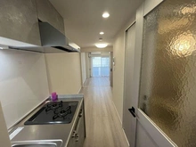 【東京都/新宿区西新宿】モアエミネンス西新宿 玄関側からのダイニングキッチン