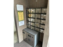 【東京都/稲城市東長沼】リベラルよみうりランド 集合ポスト+宅配ボックス