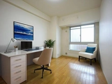 【埼玉県/川口市南鳩ヶ谷】エールガーデン 洋室約7帖●実際の写真をもとにCGで家具・その他のイメージを配置。家具等は価格に含まず。※現況引渡