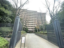 【神奈川県/横浜市中区本牧原】パーク・コート本牧 エントランスゲート・アプローチ