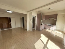 【兵庫県/伊丹市東有岡】サン伊丹駅前ハイツB棟 外観：LDK＋押入(扉開時)※備品等は価格に含まれません