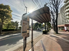 【埼玉県/さいたま市中央区鈴谷】与野パークスクエア バス停「浦和西警察署入口」（現地より約80m）