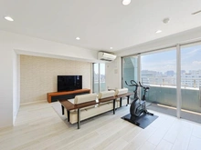 【東京都/江東区南砂】オーベル東陽町 リビング：テレビ背面にはエコカラットを使用しています。