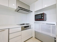 【東京都/江東区南砂】オーベル東陽町 キッチン：カップボード下部には炊飯器やオーブンの熱が籠らないようファンを装備しています。