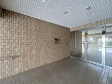 【神奈川県/横浜市中区根岸町】ヴェリテ根岸森林公園 エントランス